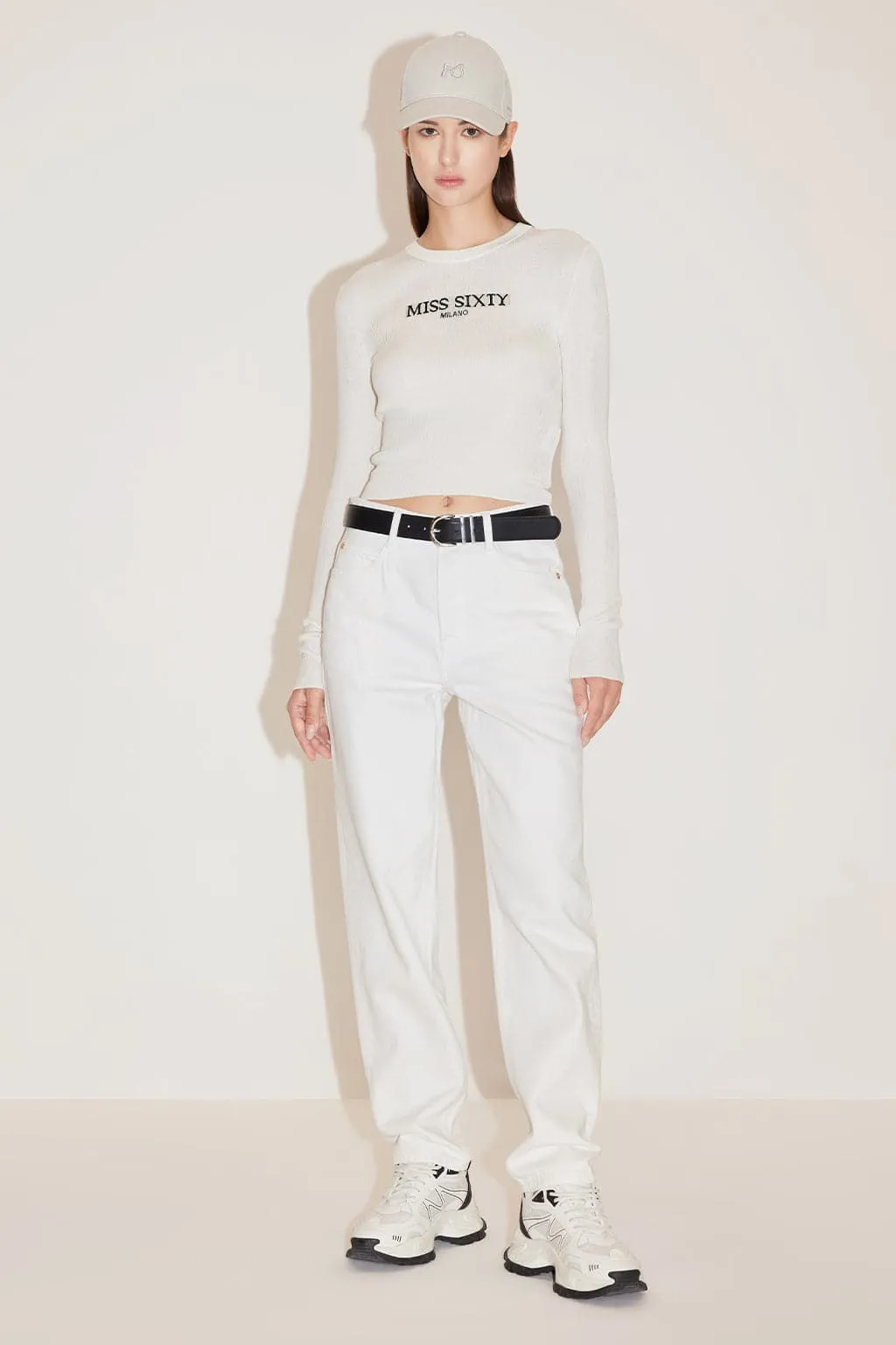 Straight Fit Cropped Jeans In White